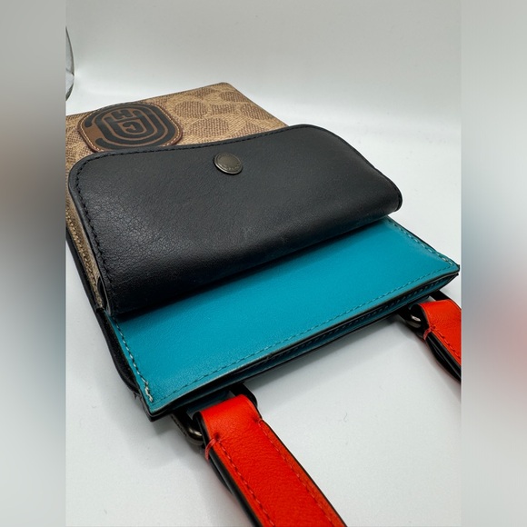 Coach Hybrid Pouch With Signature Canvas Blocking And Coach Patch - Picture 5 of 6